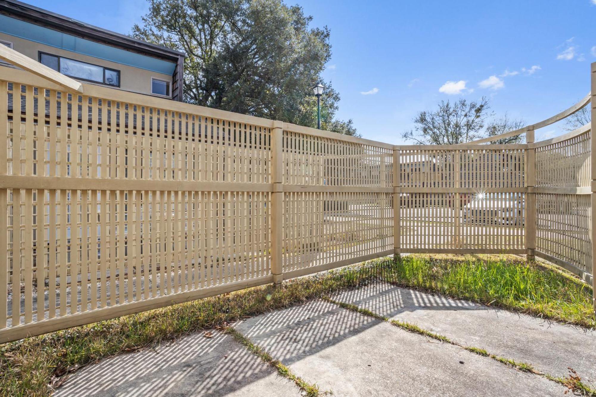 King Bed Well-Located Cozy Townhouse Retreat Apartment กัลฟ์พอร์ต ภายนอก รูปภาพ
